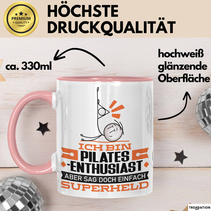 Pilates-Enthusiast Geschenk Tasse Ich Bin Pilates-Enthusiast Aber Sag Doch Einfach Superheld Lustige Geschenkdiee für Pilates-Enthusiast Kaffee-Becher Rosa Trendation