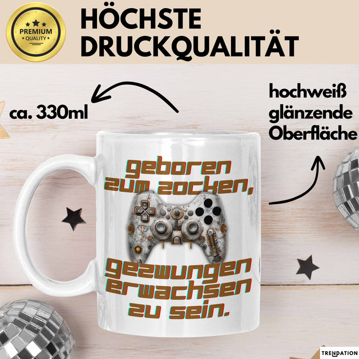 Humor Tasse Gamer – Geboren zum Zocken, gezwungen erwachsen zu sein – Lustiger Kaffee-Becher Geschenk für Gamer und Zocker Lustig Weiß Trendation