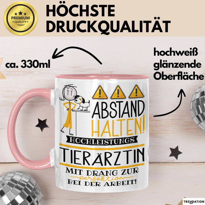 Tierärztin Tasse Geschenk Lustig Abstand Halten Hochleistungs-Tierärztin Mit Drang Zur Perfektion Bei Der Arbeit Rosa Trendation