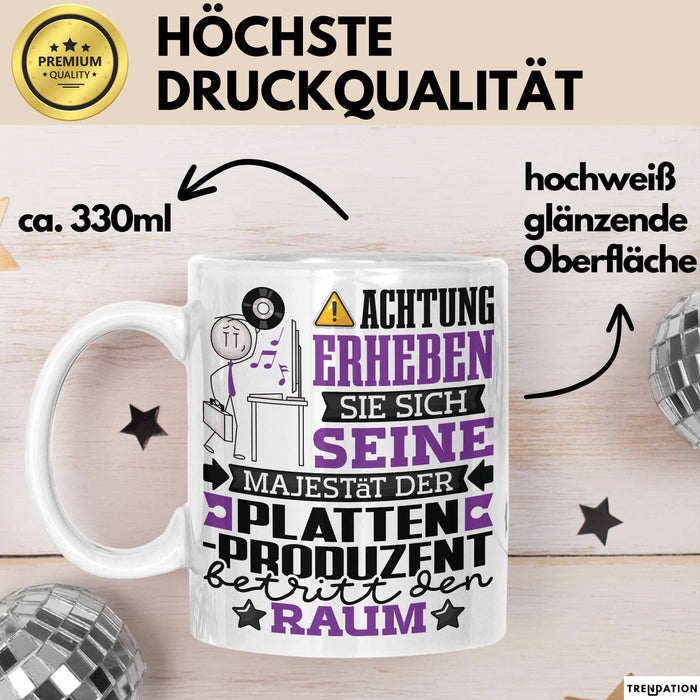 Plattenproduzent Geschenk Tasse Lustiger Spruch Erheben Sie Sich Der Plattenproduzent Betritt den Raum Weiß Trendation