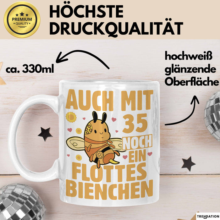 35. Geburtstag Tasse Geschenk Frauen Mutter Lustig Auch mit 35 Noch Ein Flottes Bienchen Kaffee-Becher Weiß Trendation