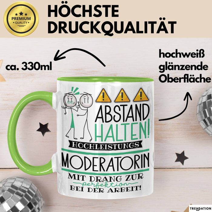 Moderatorin Tasse Geschenk Lustig Abstand Halten Hochleistungs-Moderatorin Mit Drang Zur Perfektion Bei Der Arbeit Grün Trendation
