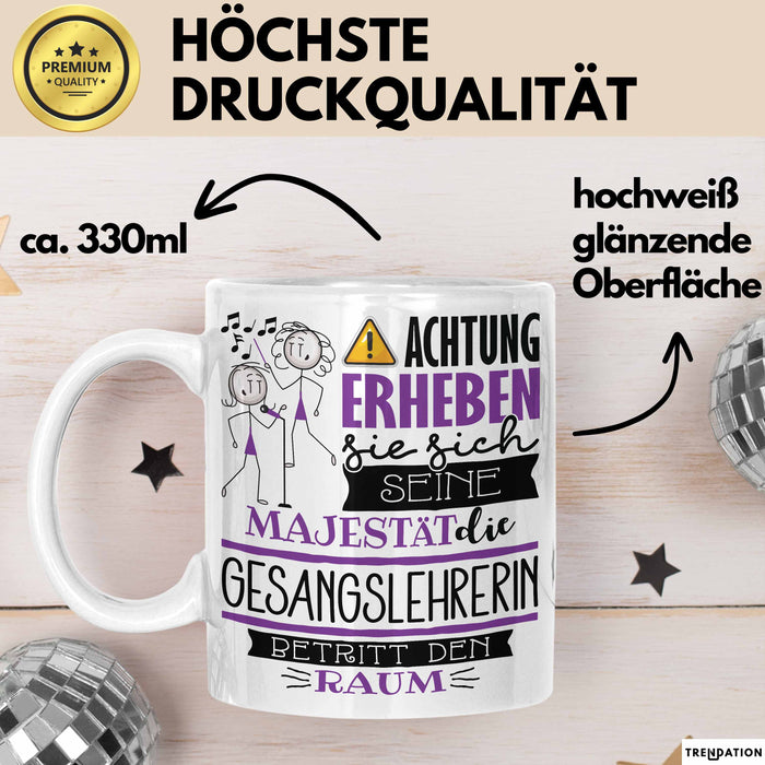 Gesangslehrerin Tasse Geschenk Lustiger Spruch Bitte Erheben Sie Sich Seine Majestät Die Gesangslehrerin Betritt Den Raum Weiß Trendation