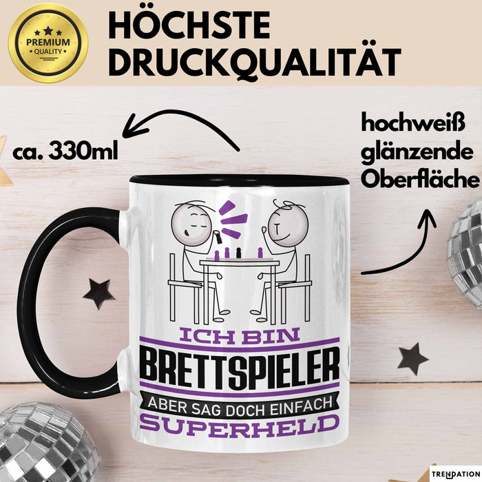 Brettspieler Geschenk Tasse Ich Bin Brettspieler Aber Sag Doch Einfach Superheld Lustige Geschenkdiee für Brettspieler Kaffee-Becher Schwarz Trendation