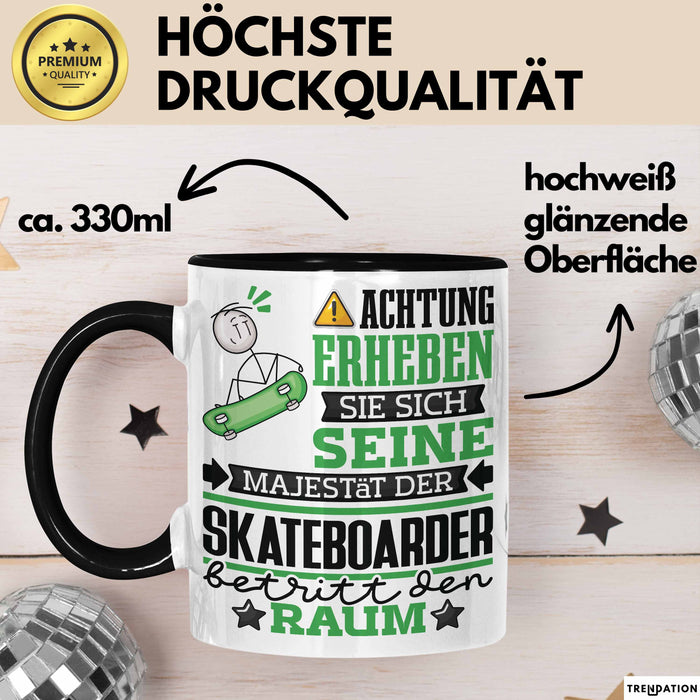 Skateboarder Geschenk Tasse Lustiger Spruch Erheben Sie Sich Der Skateboarder Betritt den Raum Schwarz Trendation