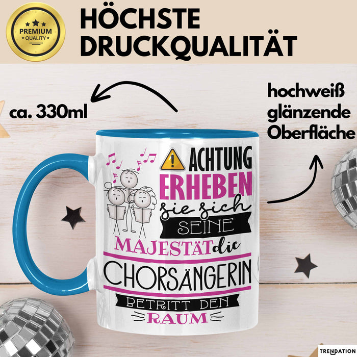 Chorsängerin Tasse Geschenk Lustiger Spruch Bitte Erheben Sie Sich Seine Majestät Die Chorsängerin Betritt Den Raum Blau Trendation