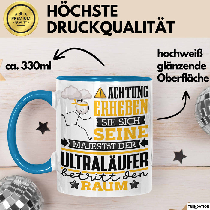 Ultraläufer Geschenk Tasse Lustiger Spruch Erheben Sie Sich Der Ultraläufer Betritt den Raum Blau Trendation
