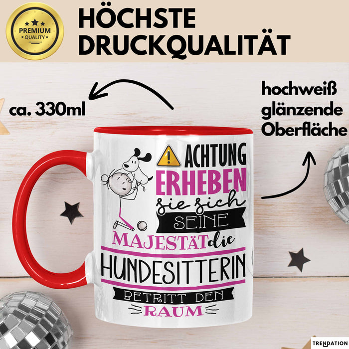 Hundesitterin Tasse Geschenk Lustiger Spruch Bitte Erheben Sie Sich Seine Majestät Die Hundesitterin Betritt Den Raum Rot Trendation