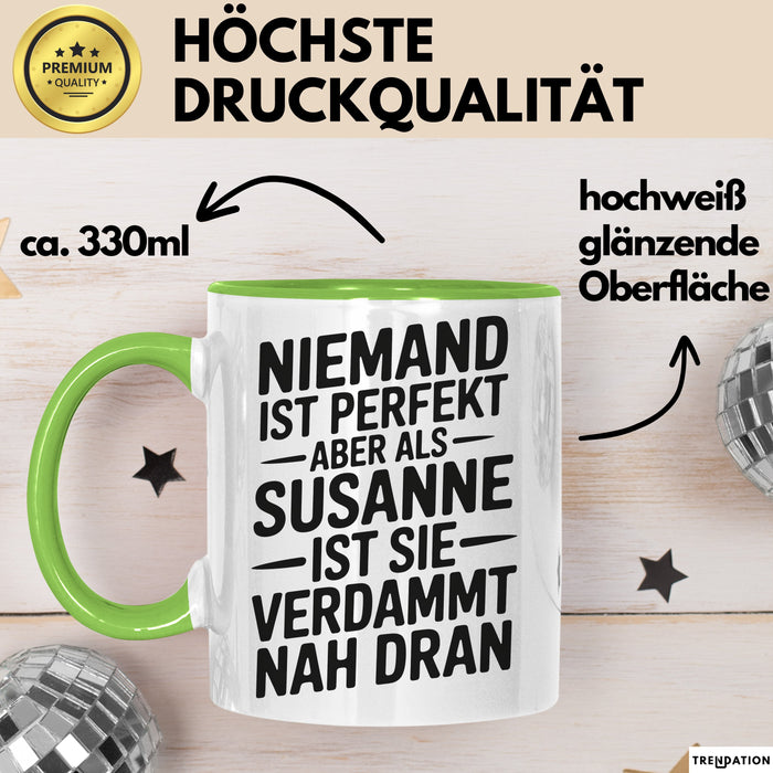 Susanne Tasse Geschenk Niemand Ist Perfekt Susanne Verdammt Nah Dran Geschenkidee Grün Trendation