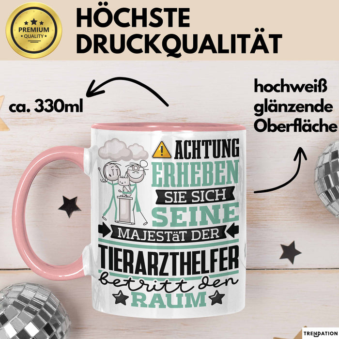 Tierarzthelfer Geschenk Tasse Lustiger Spruch Erheben Sie Sich Der Tierarzthelfer Betritt den Raum Rosa Trendation
