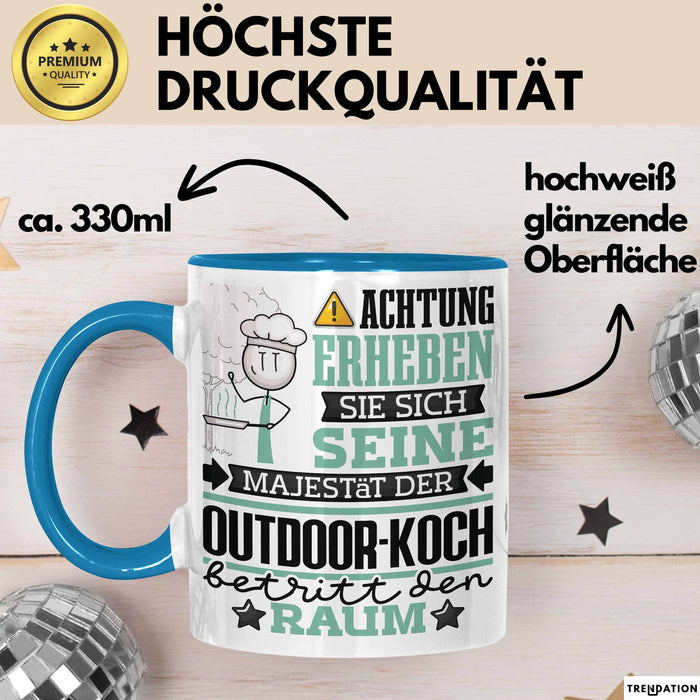 Outdoor-Koch Geschenk Tasse Lustiger Spruch Erheben Sie Sich Der Outdoor-Koch Betritt den Raum Blau Trendation