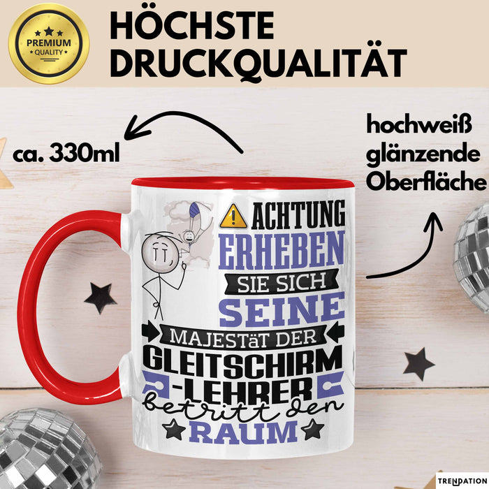 Gleitschirmlehrer Geschenk Tasse Lustiger Spruch Erheben Sie Sich Der Gleitschirmlehrer Betritt den Raum Rot Trendation