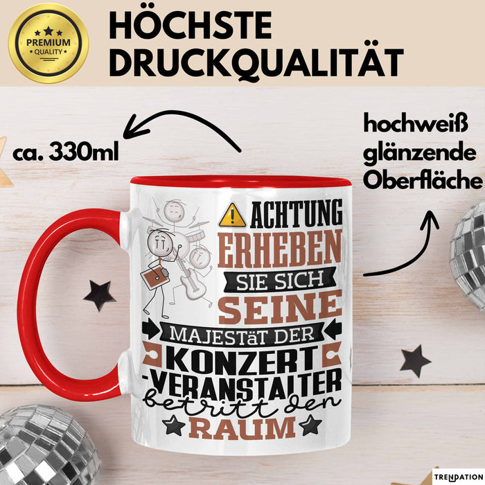 Konzertveranstalter Geschenk Tasse Lustiger Spruch Erheben Sie Sich Der Konzertveranstalter Betritt den Raum Rot Trendation