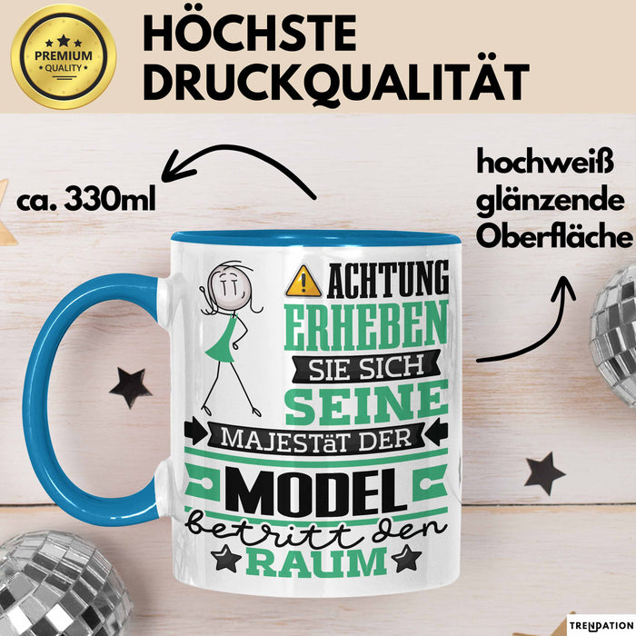 Model Geschenk Tasse Lustiger Spruch Erheben Sie Sich Der Model Betritt den Raum Blau Trendation