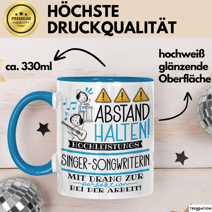 Singer-Songwriterin Tasse Geschenk Lustig Abstand Halten Hochleistungs-Singer-Songwriterin Mit Drang Zur Perfektion Bei Der Arbeit Blau Trendation