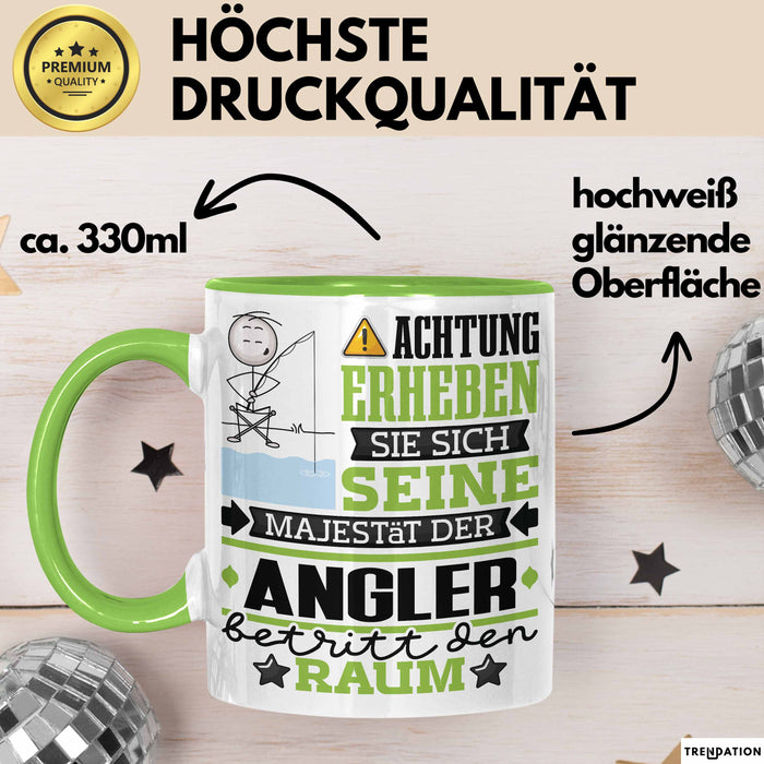 Angler Geschenk Tasse Lustiger Spruch Erheben Sie Sich Der Angler Betritt den Raum Grün Trendation