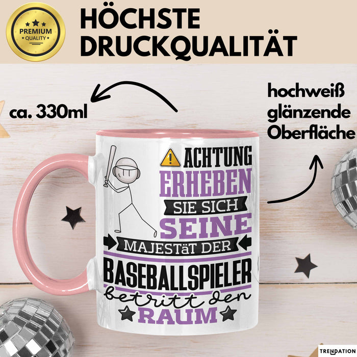 Baseballspieler Geschenk Tasse Lustiger Spruch Erheben Sie Sich Der Baseballspieler Betritt den Raum Rosa Trendation