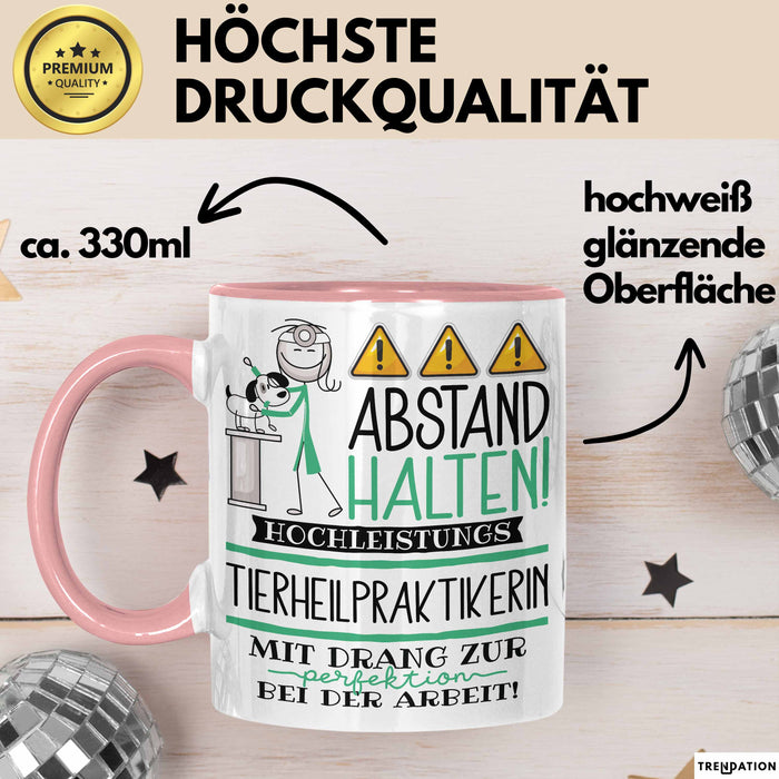 Tierheilpraktikerin Tasse Geschenk Lustig Abstand Halten Hochleistungs-Tierheilpraktikerin Mit Drang Zur Perfektion Bei Der Arbeit Rosa Trendation