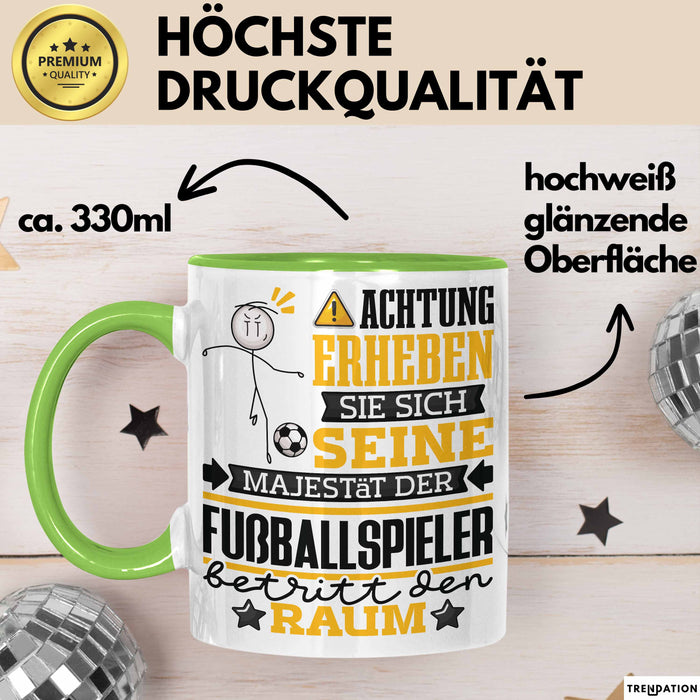 Fußballspieler Geschenk Tasse Lustiger Spruch Erheben Sie Sich Der Fußballspieler Betritt den Raum Grün Trendation