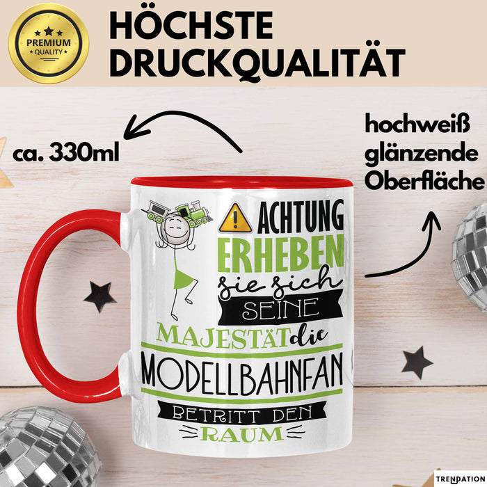 Modellbahnfan Tasse Geschenk Lustiger Spruch Bitte Erheben Sie Sich Seine Majestät Die Modellbahnfan Betritt Den Raum Rot Trendation