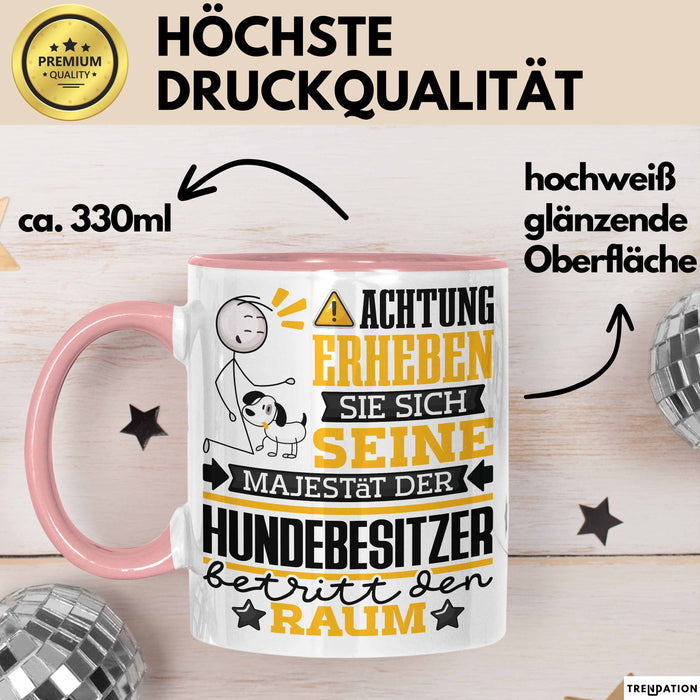 Hundebesitzer Geschenk Tasse Lustiger Spruch Erheben Sie Sich Der Hundebesitzer Betritt den Raum Rosa Trendation