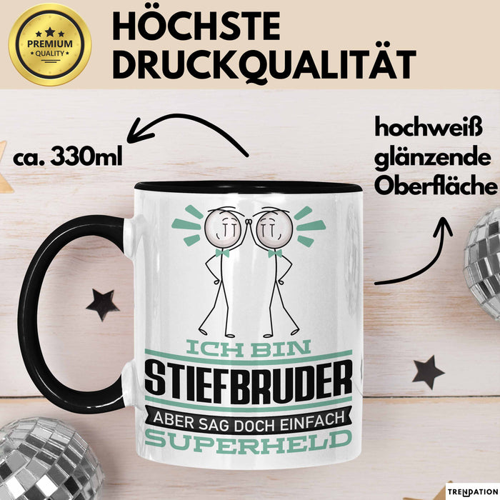 Stiefbruder Geschenk Tasse Ich Bin Stiefbruder Aber Sag Doch Einfach Superheld Lustige Geschenkdiee für Stiefbruder Kaffee-Becher Schwarz Trendation