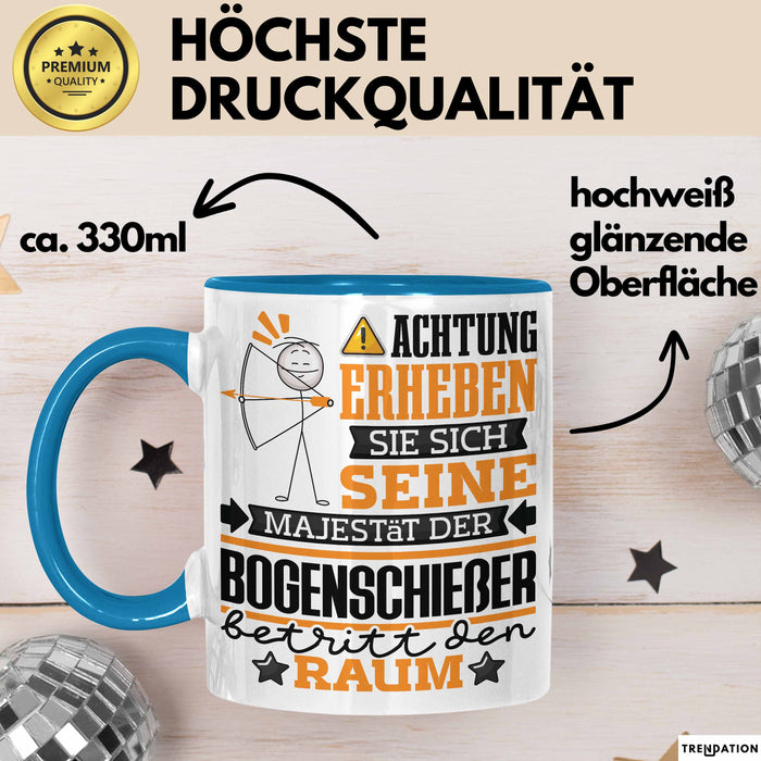 Bogenschießer Geschenk Tasse Lustiger Spruch Erheben Sie Sich Der Bogenschießer Betritt den Raum Blau Trendation
