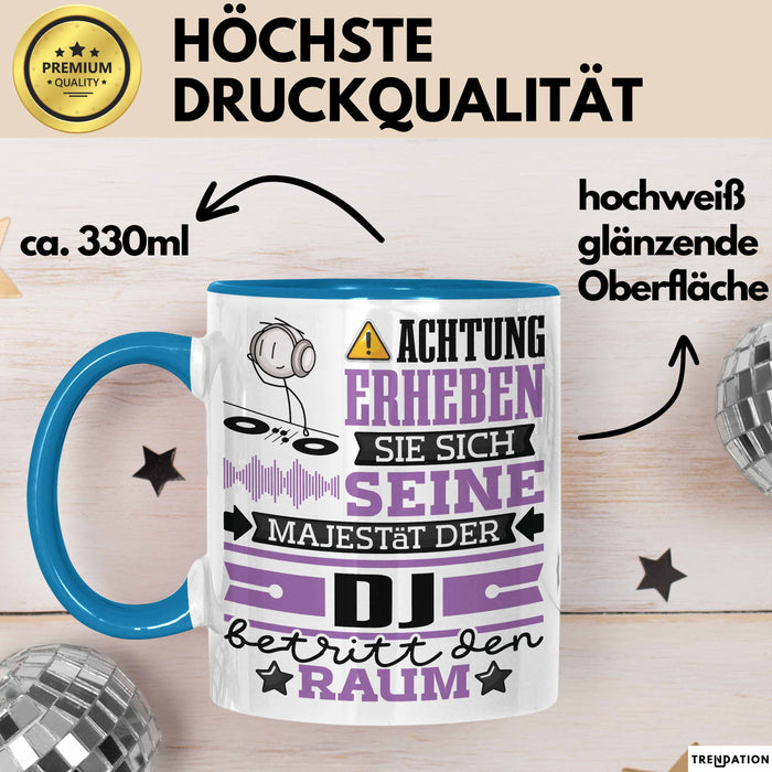 DJ Geschenk Tasse Lustiger Spruch Erheben Sie Sich Der DJ Betritt den Raum Blau Trendation