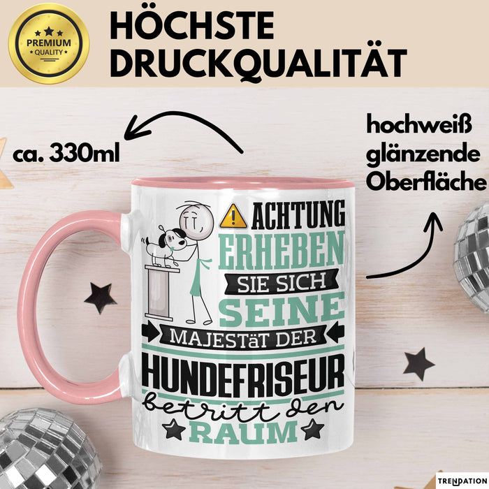 Hundefriseur Geschenk Tasse Lustiger Spruch Erheben Sie Sich Der Hundefriseur Betritt den Raum Rosa Trendation