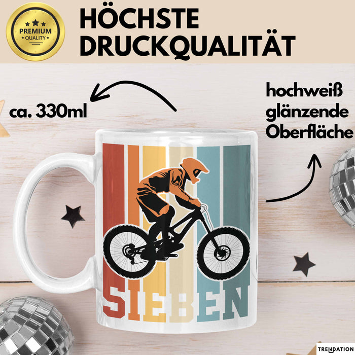 Tasse SIEBEN Grafik RetroStil Geschenkidee 7. Geburtstag Jungs Weiß Trendation