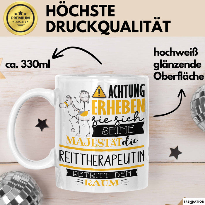 Reittherapeutin Tasse Geschenk Lustiger Spruch Bitte Erheben Sie Sich Seine Majestät Die Reittherapeutin Betritt Den Raum Weiß Trendation