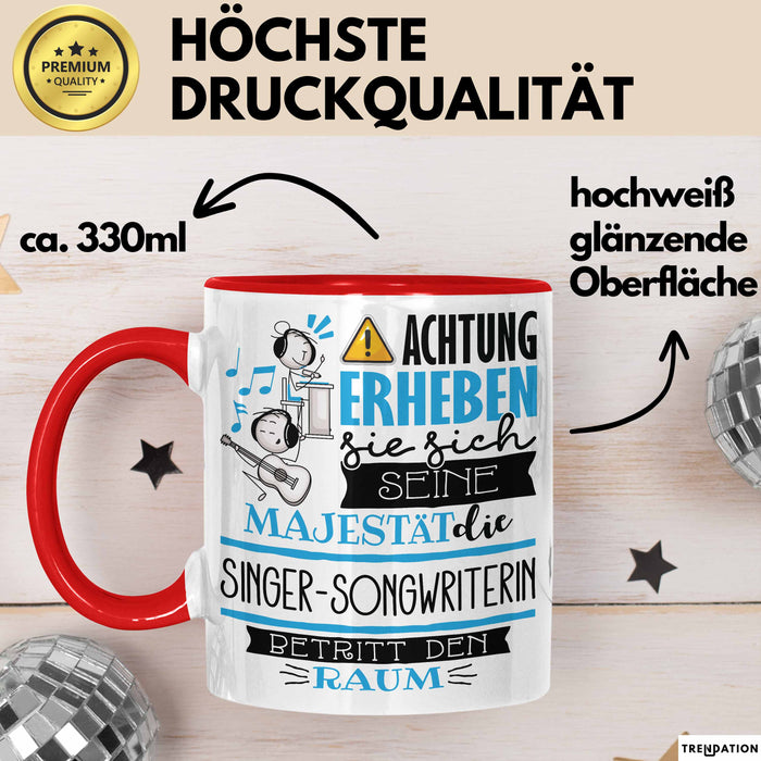 Singer-Songwriterin Tasse Geschenk Lustiger Spruch Bitte Erheben Sie Sich Seine Majestät Die Singer-Songwriterin Betritt Den Raum Rot Trendation