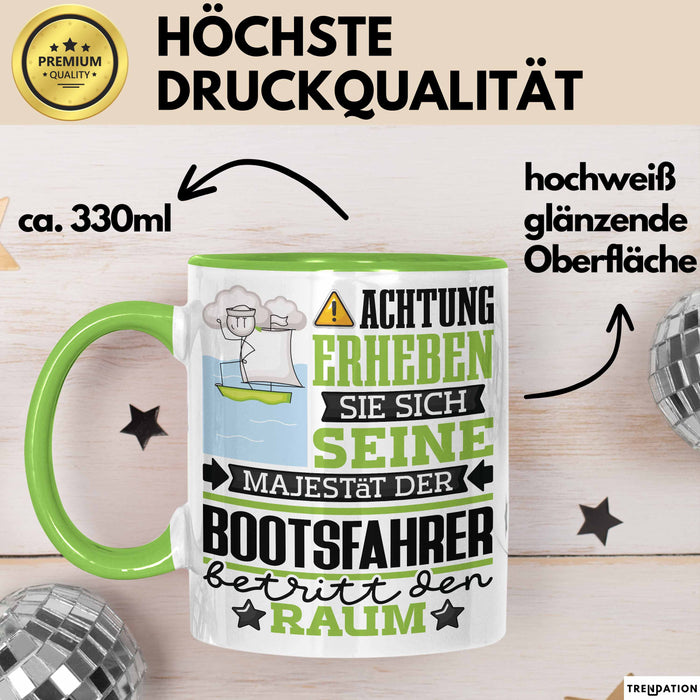 Bootsfahrer Geschenk Tasse Lustiger Spruch Erheben Sie Sich Der Bootsfahrer Betritt den Raum Grün Trendation