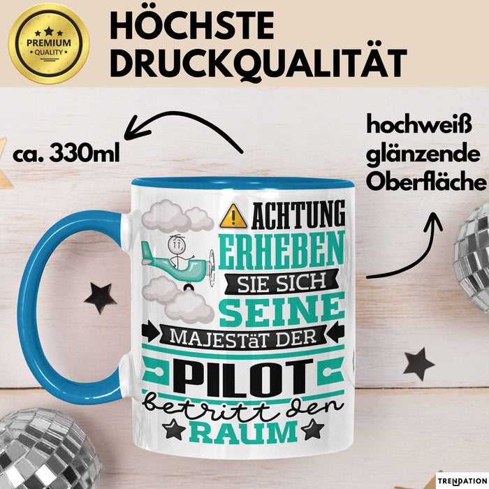 Pilot Geschenk Tasse Lustiger Spruch Erheben Sie Sich Der Pilot Betritt den Raum Blau Trendation