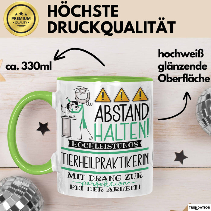 Tierheilpraktikerin Tasse Geschenk Lustig Abstand Halten Hochleistungs-Tierheilpraktikerin Mit Drang Zur Perfektion Bei Der Arbeit Grün Trendation