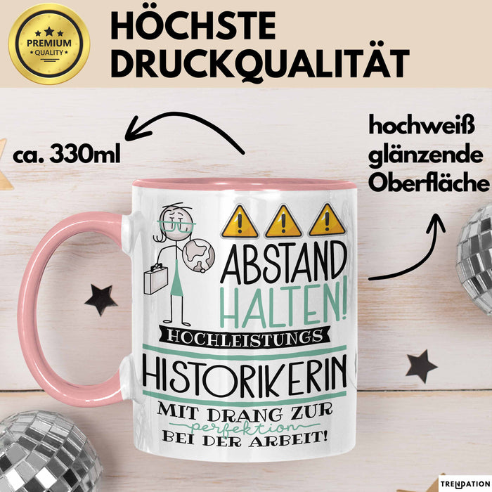 Historikerin Tasse Geschenk Lustig Abstand Halten Hochleistungs-Historikerin Mit Drang Zur Perfektion Bei Der Arbeit Rosa Trendation