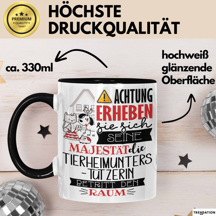 Tierheimunterstützerin Tasse Geschenk Lustiger Spruch Bitte Erheben Sie Sich Seine Majestät Die Tierheimunterstützerin Betritt Den Raum Schwarz Trendation