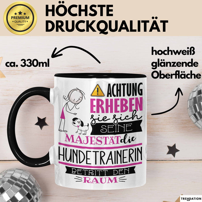 Hundetrainerin Tasse Geschenk Lustiger Spruch Bitte Erheben Sie Sich Seine Majestät Die Hundetrainerin Betritt Den Raum Schwarz Trendation