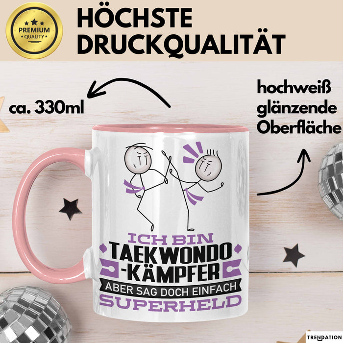 Taekwondo-Kämpfer Geschenk Tasse Ich Bin Taekwondo-Kämpfer Aber Sag Doch Einfach Superheld Lustige Geschenkdiee für Taekwondo-Kämpfer Kaffee-Becher Rosa Trendation