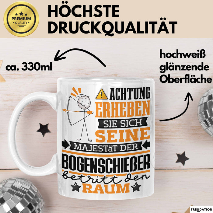 Bogenschießer Geschenk Tasse Lustiger Spruch Erheben Sie Sich Der Bogenschießer Betritt den Raum Weiß Trendation
