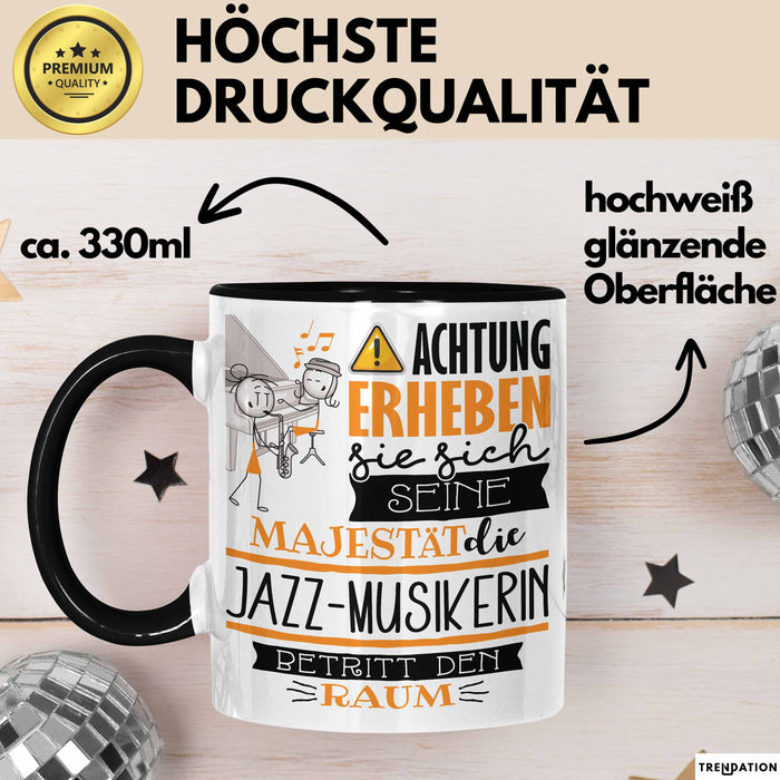 Jazz-Musikerin Tasse Geschenk Lustiger Spruch Bitte Erheben Sie Sich Seine Majestät Die Jazz-Musikerin Betritt Den Raum Schwarz Trendation