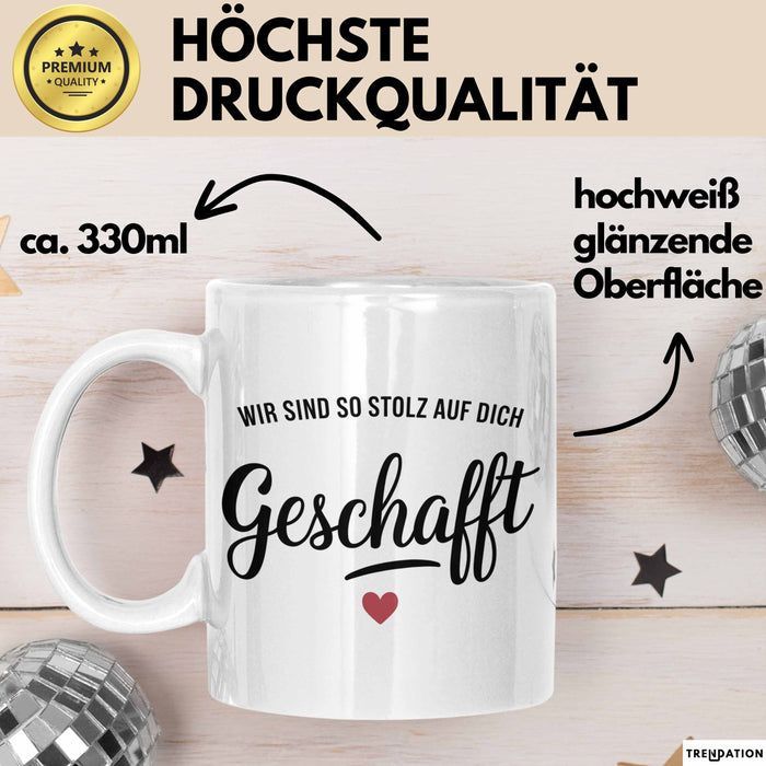 Schüler Abschluss Tasse Geschenk Lustige Geschenkidee Spruch Wir Sind So Stolz Auf Dich Geschafft Weiß Trendation