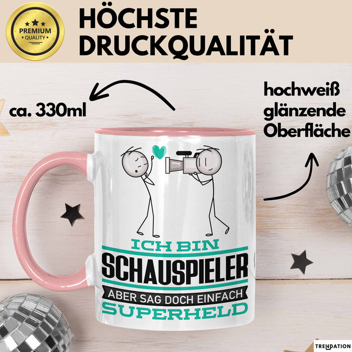 Schauspieler Geschenk Tasse Ich Bin Schauspieler Aber Sag Doch Einfach Superheld Lustige Geschenkdiee für Schauspieler Kaffee-Becher Rosa Trendation