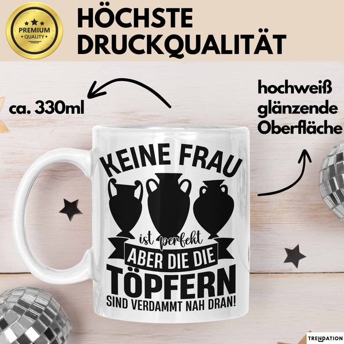 Töpferin Tasse Geschenk Keine Frau Ist Perfekt Aber Die Die Töpfern Sind Nah Dran Geschenkidee Töpfern Becher Weiß Trendation