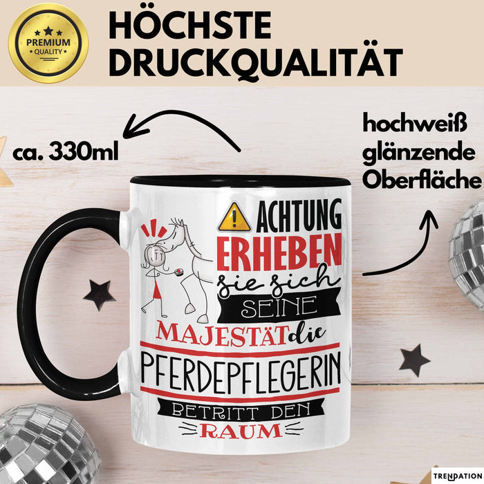 Pferdepflegerin Tasse Geschenk Lustiger Spruch Bitte Erheben Sie Sich Seine Majestät Die Pferdepflegerin Betritt Den Raum Schwarz Trendation
