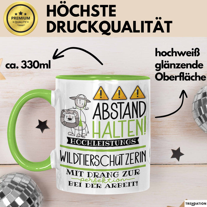 Wildtierschützerin Tasse Geschenk Lustig Abstand Halten Hochleistungs-Wildtierschützerin Mit Drang Zur Perfektion Bei Der Arbeit Grün Trendation