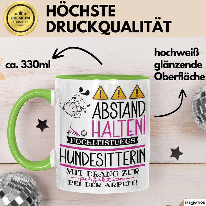 Hundesitterin Tasse Geschenk Lustig Abstand Halten Hochleistungs-Hundesitterin Mit Drang Zur Perfektion Bei Der Arbeit Grün Trendation