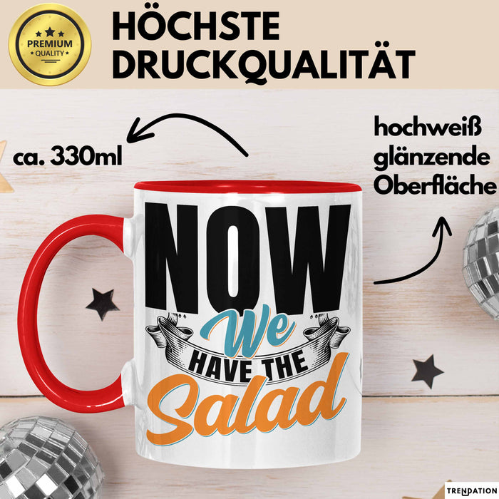 Now We Have The Salad Tasse Geschenk Deutsch Englisch Wortspiel Rot Trendation