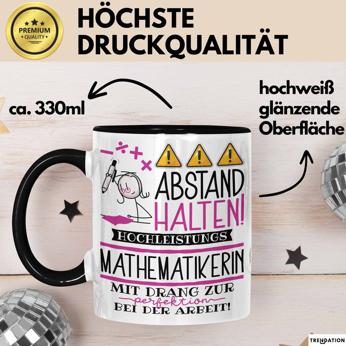 Mathematikerin Tasse Geschenk Lustig Abstand Halten Hochleistungs-Mathematikerin Mit Drang Zur Perfektion Bei Der Arbeit Trendation