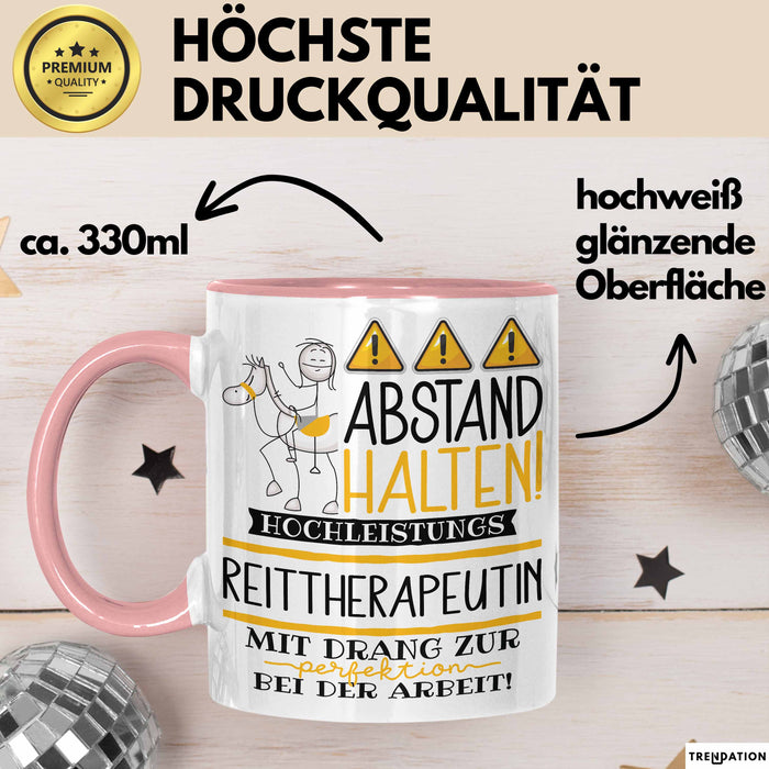 Reittherapeutin Tasse Geschenk Lustig Abstand Halten Hochleistungs-Reittherapeutin Mit Drang Zur Perfektion Bei Der Arbeit Rosa Trendation